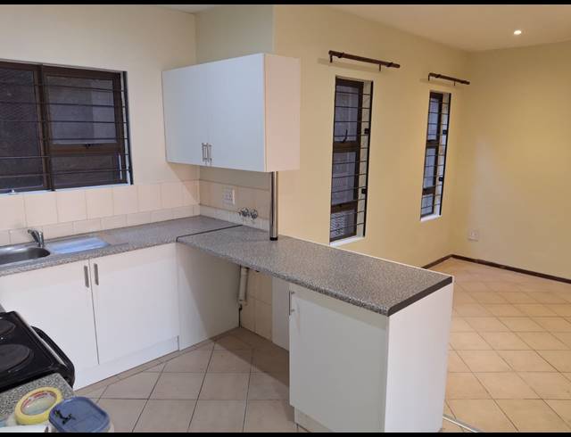 2 BEDROOM TOWNHOUSE FOR SALE IN SUNNYROCK